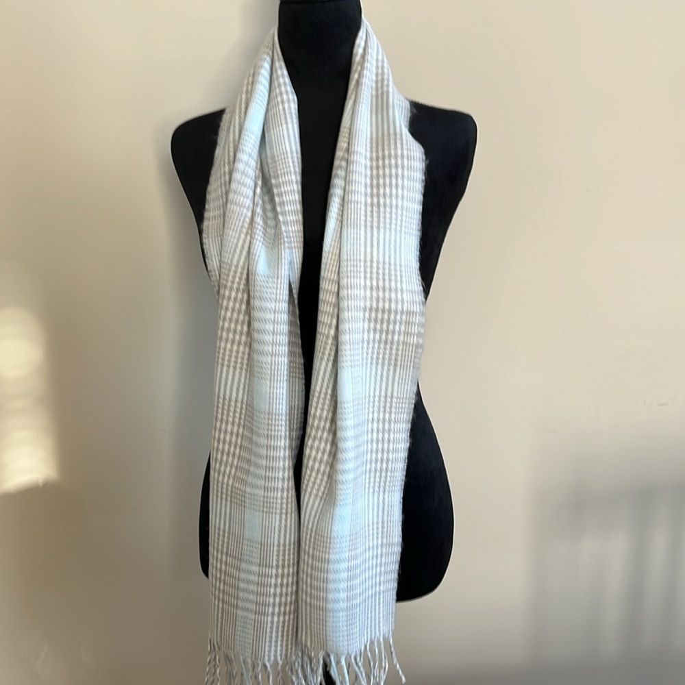 Scarf - Picture 2 of 6
